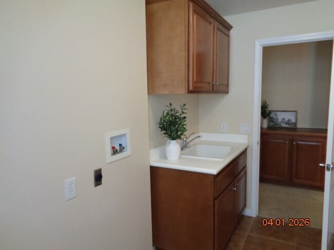 Building Photo - Spacious Quartz Hill 2 Story Home Offering 3663 sq. ft. and was Built in 2004