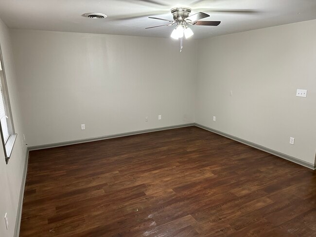 Building Photo - 905 W Jackson St