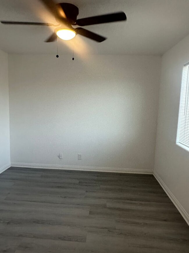 Building Photo - Charming 3 Bed, 2 Bath Home in Hesperia - Perfect for Your Family!