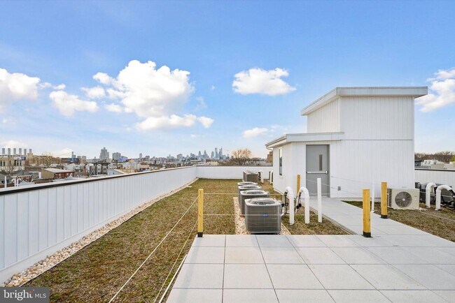 Building Photo - 1221 E Fletcher St