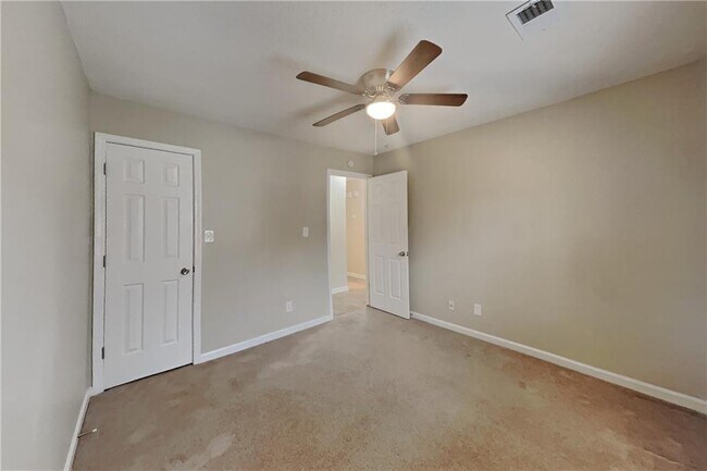 Building Photo - 4200 Irish Highland Dr