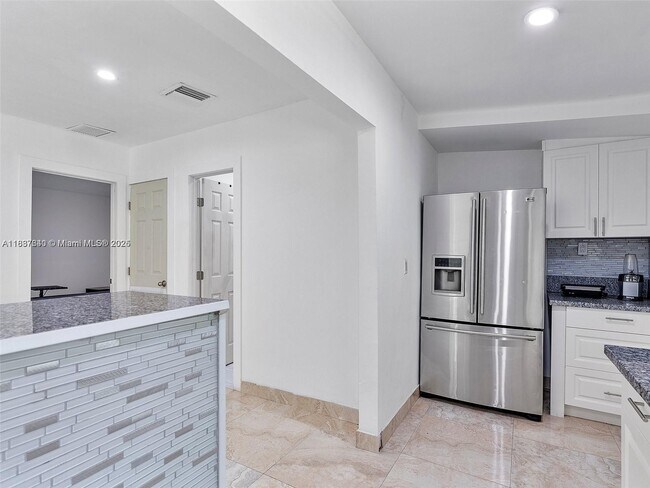 Building Photo - 947 NE 149th St