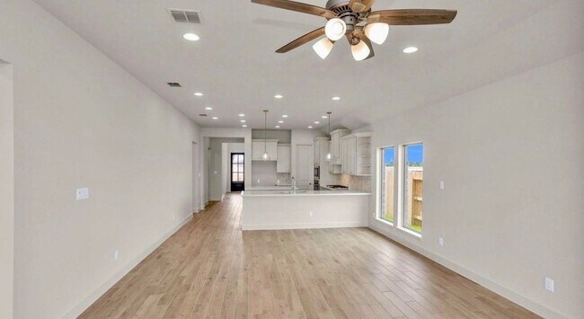 Building Photo - 1638 Lorenzo Ln