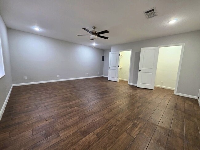 Building Photo - 209 Eller Ave
