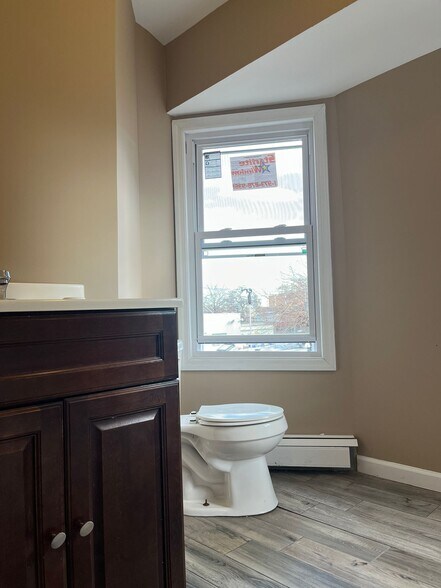 Building Photo - 622 Bramhall Ave