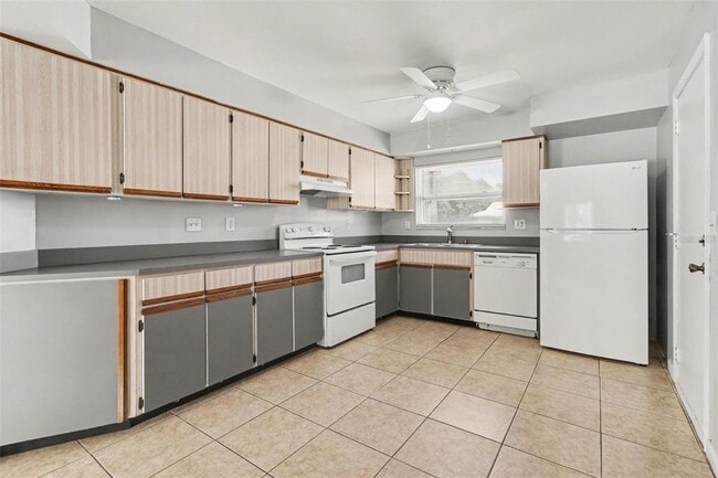 Building Photo - 10157 Bluff Ct