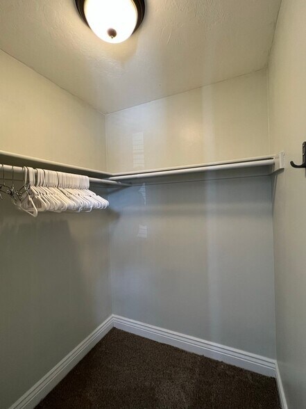 Building Photo - 893 Arnecia Ct