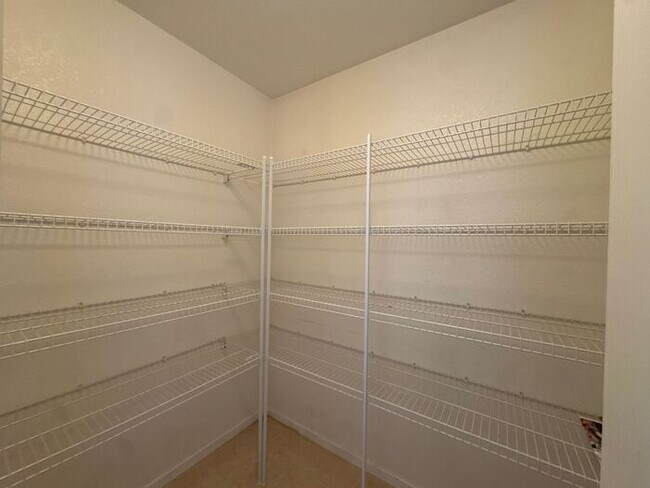 Building Photo - 3 Bed 2 Bath Home w/ Beautiful Backyard - ...