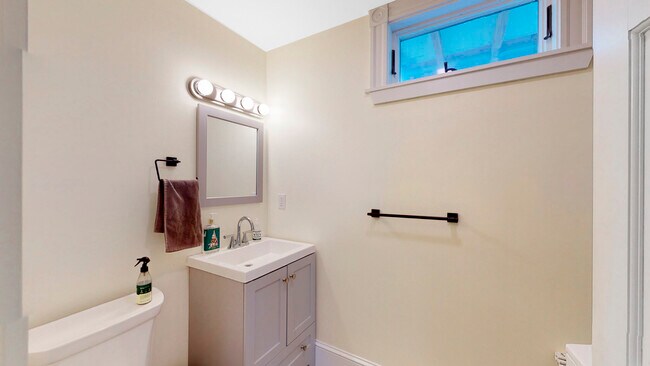 Building Photo - 20 Litchfield St