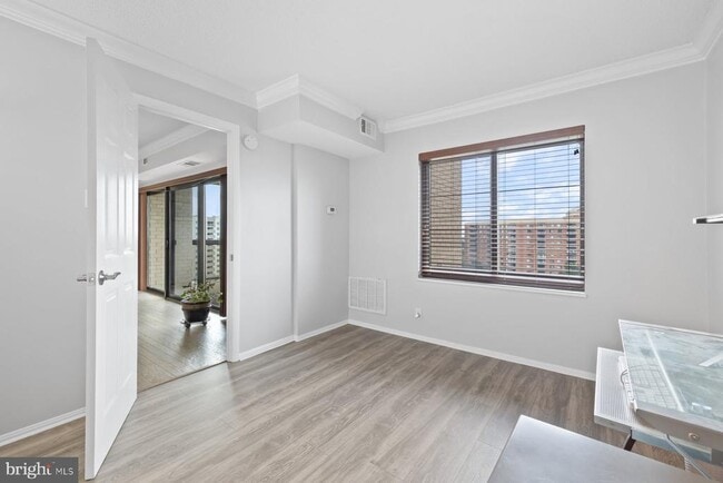 Building Photo - 203 Yoakum Pkwy