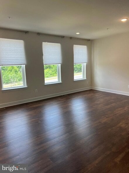 Building Photo - 3922 Rock Spring Dr