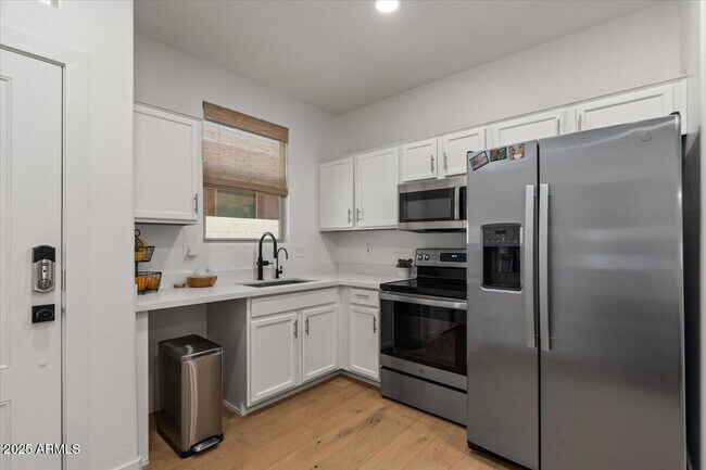 Building Photo - 3523 E Alfalfa Dr