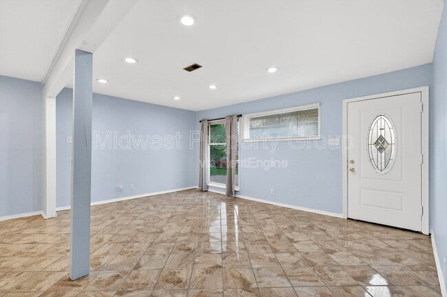 Building Photo - 5520 Holborn Dr