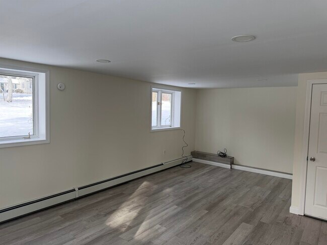 Building Photo - 32 Forest Rd