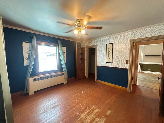 Building Photo - 5 Bed 3 Bath Home-Heat Included/Pets Allowed