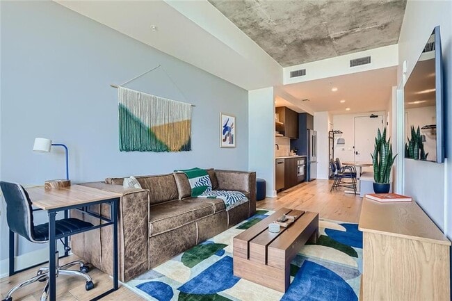 Building Photo - 48 Unit 1806 Ave