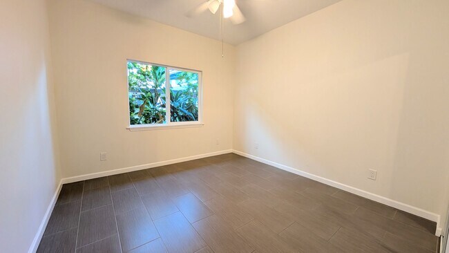 Building Photo - Spacious 4 bed 3 bath home near Diamond Head