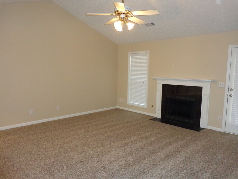 Building Photo - 7102 Independence Dr