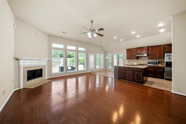 Building Photo - 2801 Enchanted Lake Dr