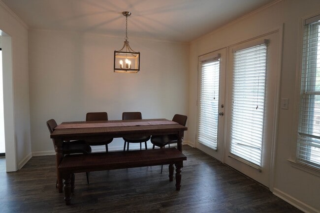 Building Photo - 2 Bed 2 Bath in Desirable Green Hills!