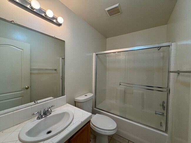 Building Photo - Beautiful home in Riverlakes Community