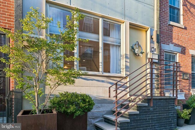 Building Photo - 2053 Pemberton St