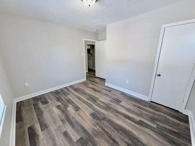 Building Photo - 101 E Davant Ave