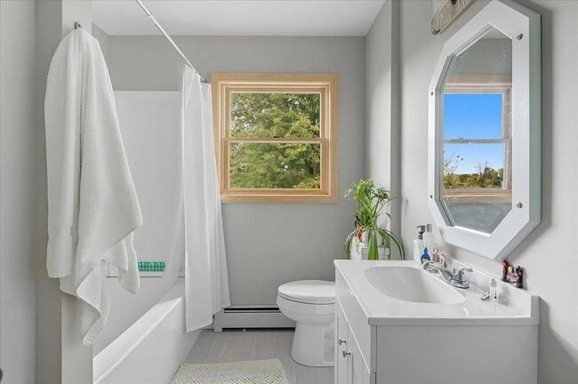 Building Photo - Beautifully Maintained Single-Family Home With Flexible, Multi-Area Layout