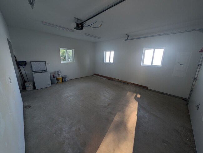 Building Photo - 1525 Colchester Dr E