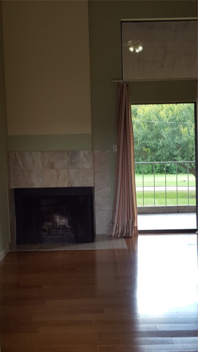 Building Photo - 8483 Sands Point Dr