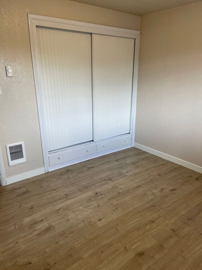 Building Photo - 2 Bdrm, 1 bath, 832sf home in Spanaway