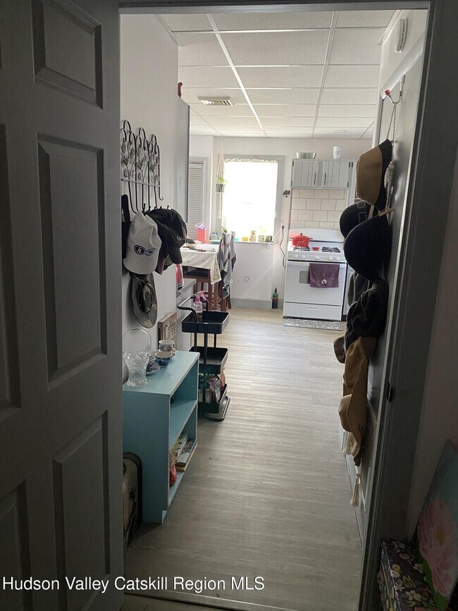 Building Photo - 542 Lakeview Terrace