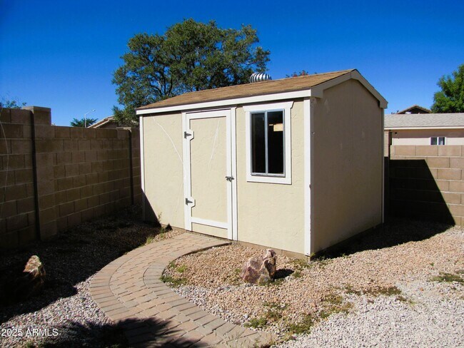 Building Photo - 1046 Estancia Dr