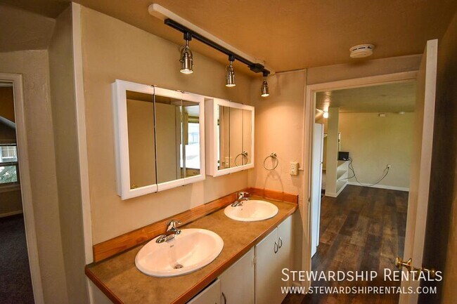 Building Photo - 1831 Kincaid St