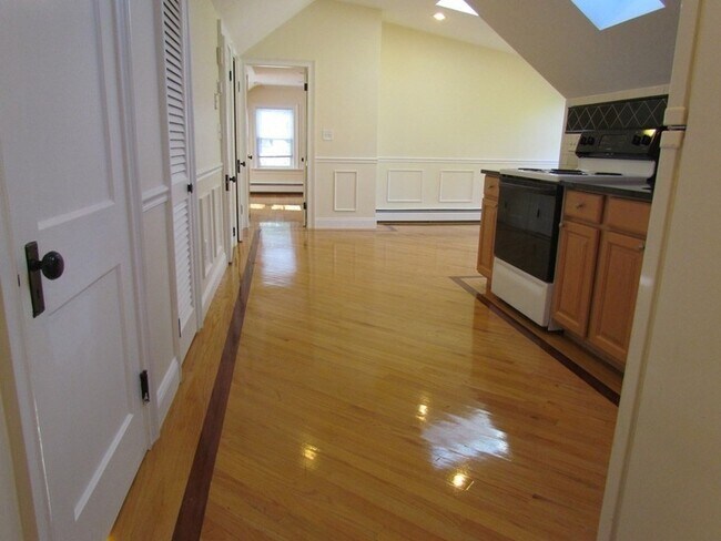 Building Photo - 6 Littleton Rd