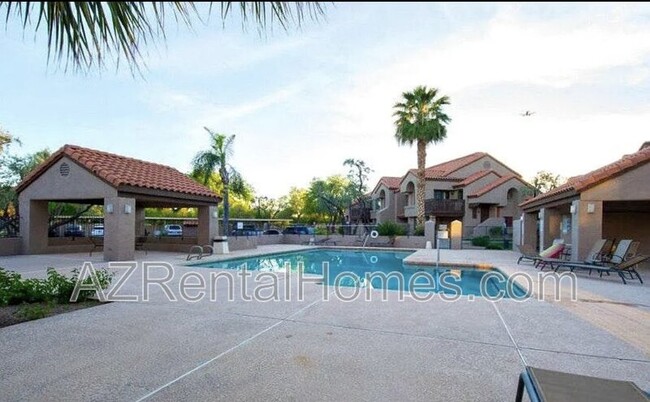 Building Photo - 700 E Mesquite Cir