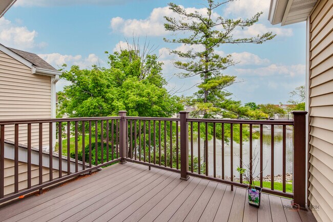 Building Photo - 614 Le Parc Cir