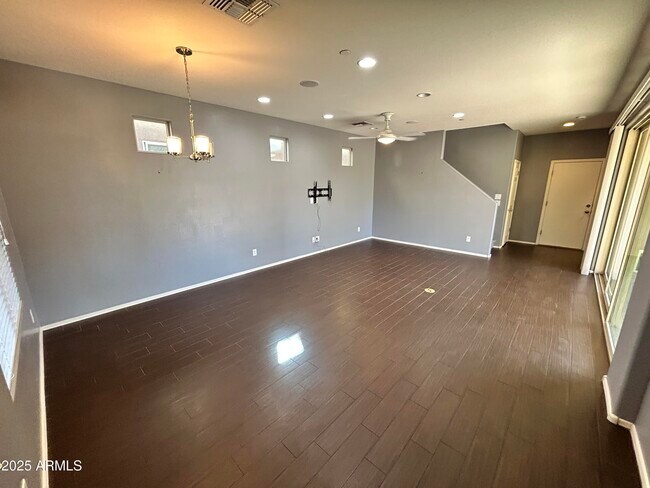 Building Photo - 9123 W Meadow Dr