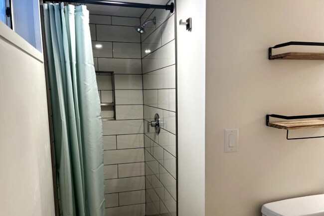 Building Photo - 1075 S 1200 E