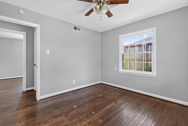Building Photo - 1409 Wycliffe Dr