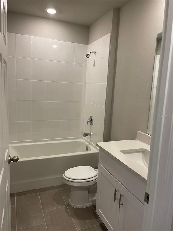 Building Photo - 5295 Meredrew Ln