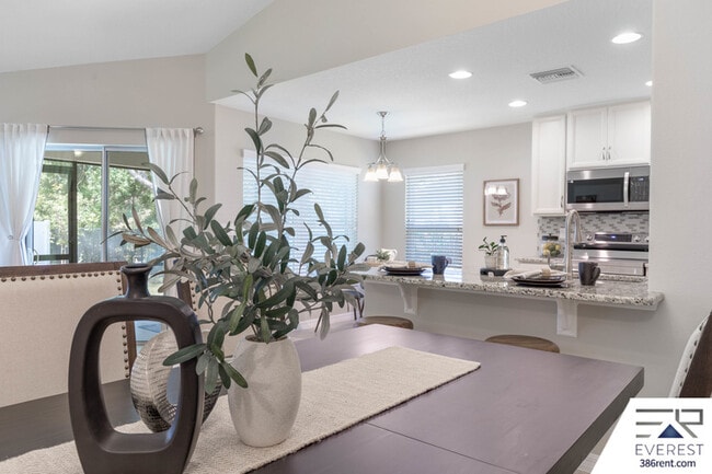 Building Photo - 10 Wildwood Pl