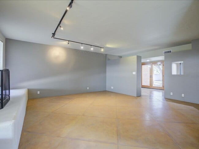 Building Photo - Stunning 4-Bedroom Home with Open Layout & Large Backyard!