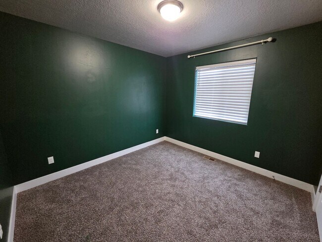 Building Photo - 3127 W 1675 N