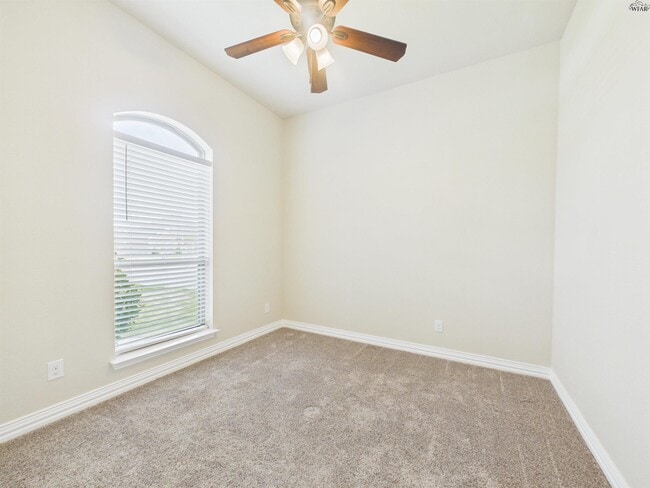 Building Photo - 4806 Falcon Crest Blvd