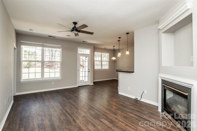 Building Photo - 4018 Far West Dr