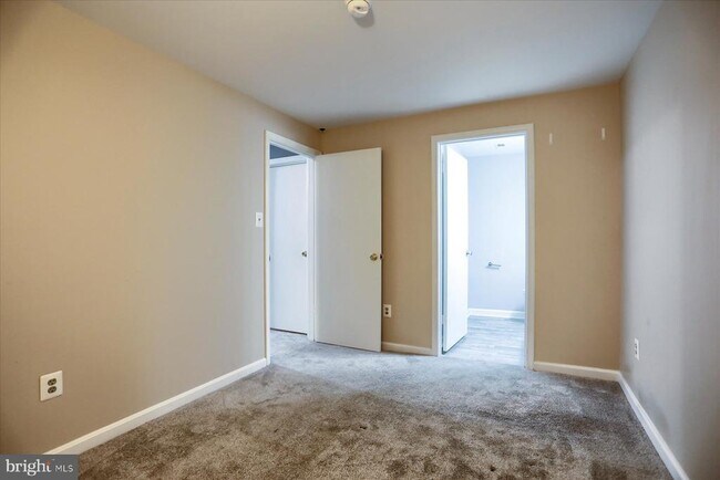 Building Photo - 618 Milford Ct