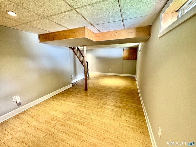 Building Photo - 439 Quinn St
