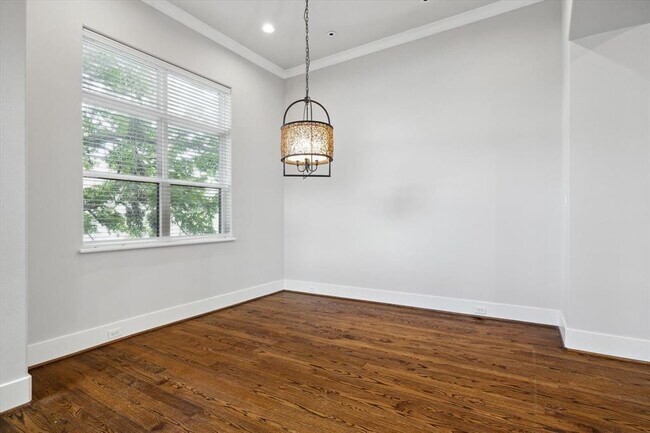 Building Photo - 5644 Larkin St