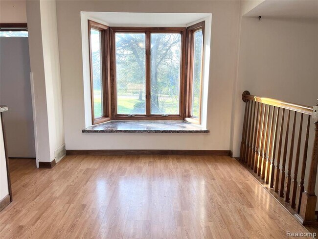 Building Photo - 8344 Ellis Rd